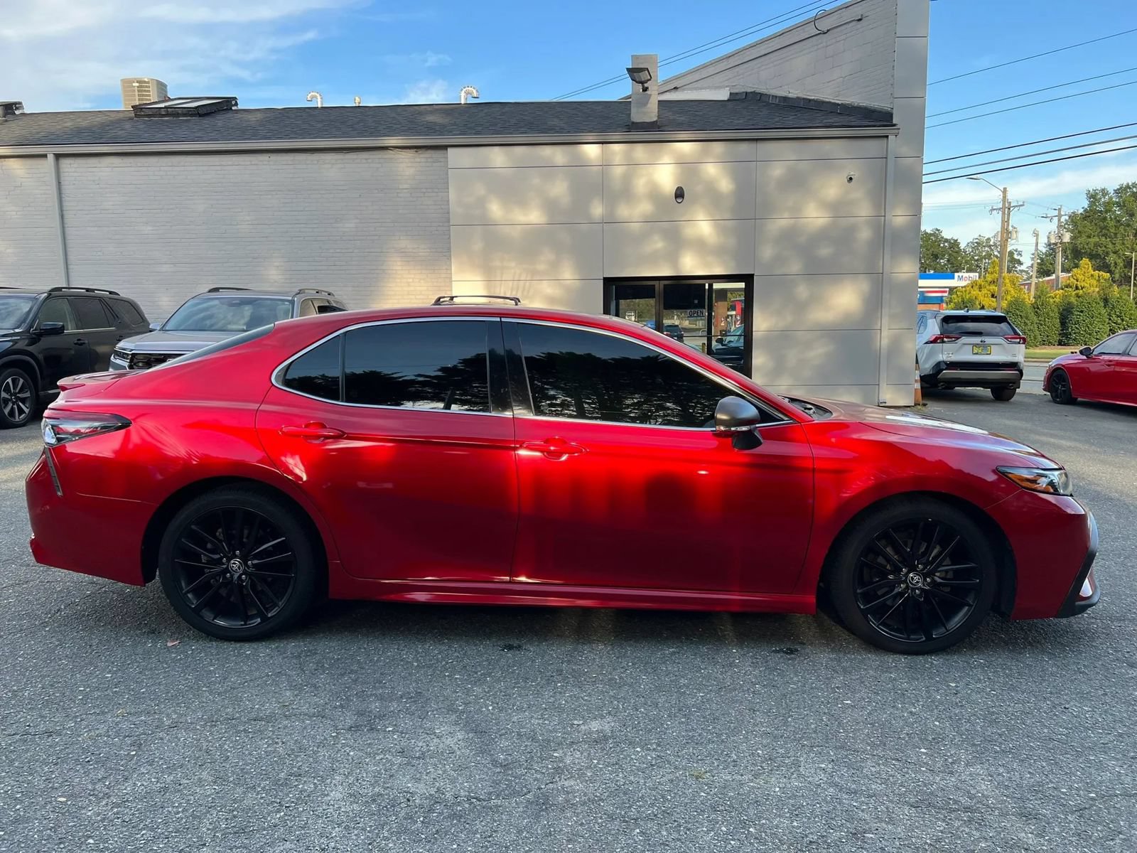 Used 2021 Toyota Camry XSE w/ Navigation Package FWD image 3