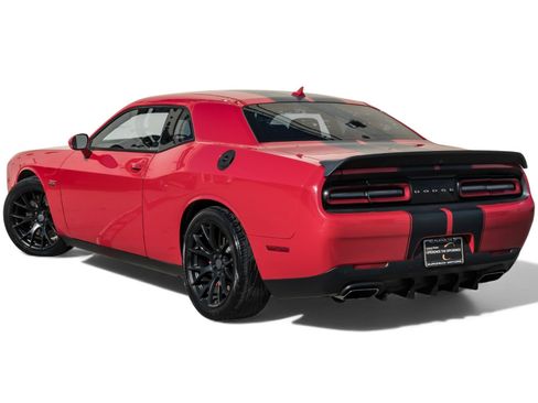 Used 2015 Dodge Challenger SRT w/ Technology Group image 9