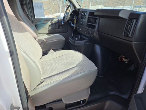 Used 2015 Chevrolet Express 2500 image 6