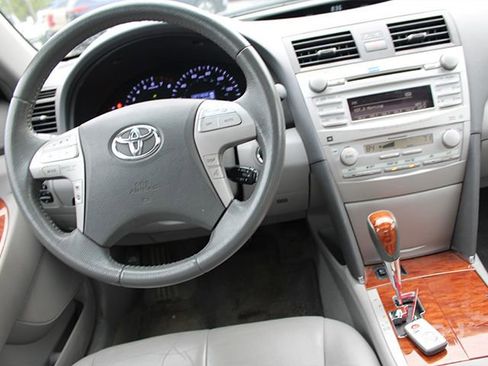 Used 2010 Toyota Camry XLE FWD image 11
