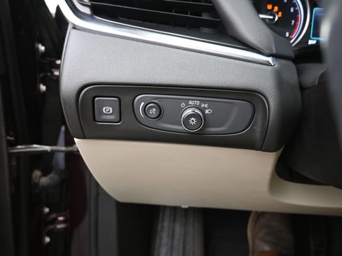 Used 2019 Buick Enclave Essence image 12