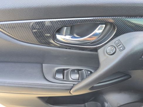 Used 2018 Nissan Rogue SL w/ Premium Package image 22