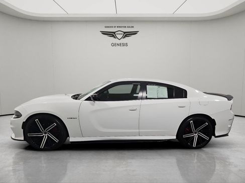 Used 2022 Dodge Charger R/T w/ Blacktop Package RWD image 2