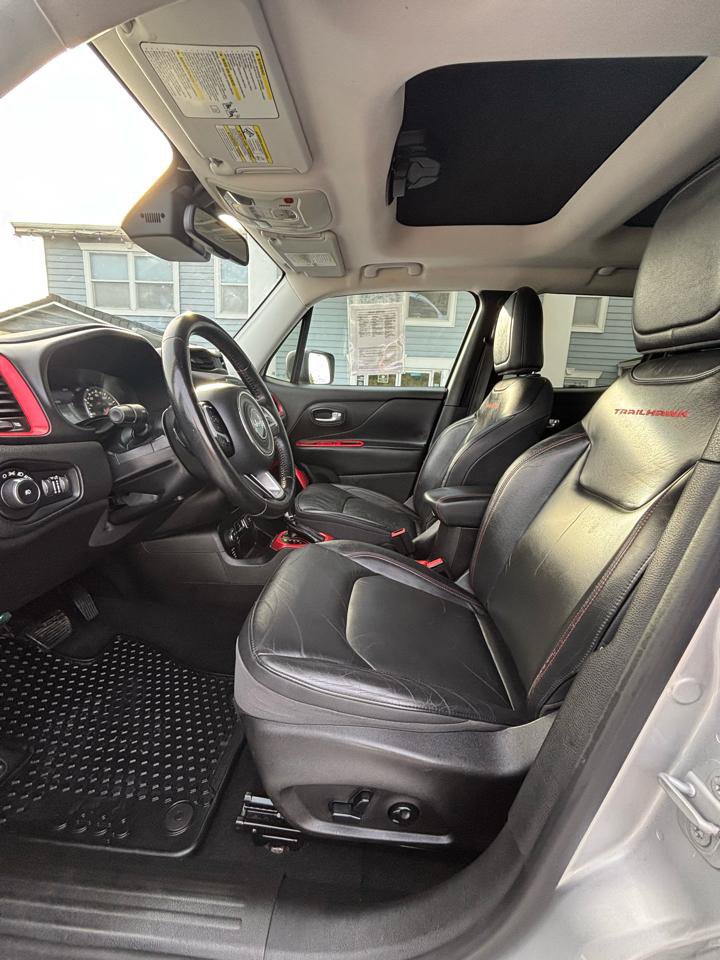 Used 2016 Jeep Renegade Trailhawk w/ Premium Trailhawk Package AWD/4WD image 9