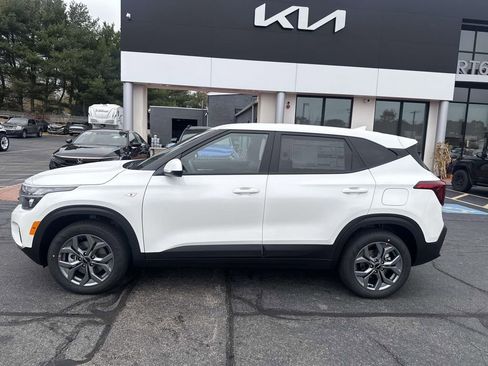 New 2026 Kia Seltos LX image 2