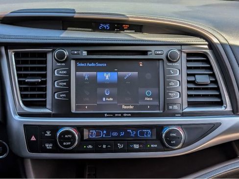 Used 2019 Toyota Highlander XLE AWD/4WD image 24