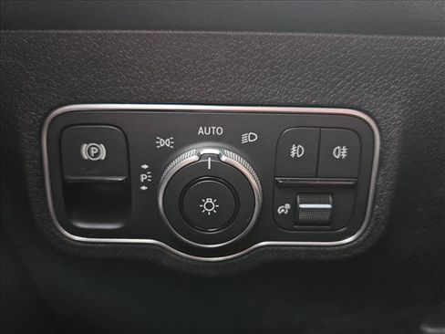 Used 2021 Mercedes-Benz GLB 250 image 20