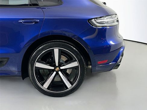 Certified 2025 Porsche Macan GTS AWD/4WD image 12