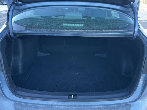 Used 2022 Toyota Corolla LE image 6