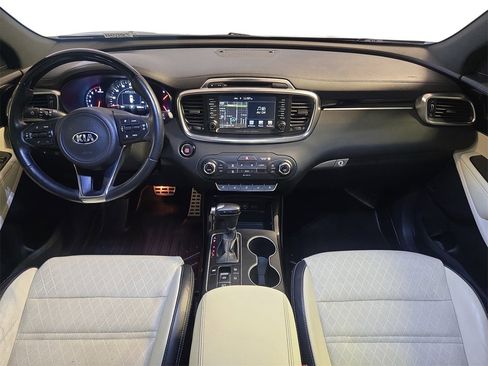 Used 2017 Kia Sorento SX image 9