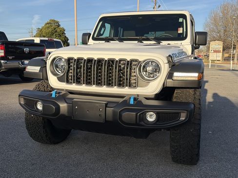 Used 2025 Jeep Wrangler Rubicon w/ Convenience Group image 3