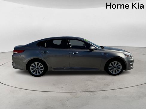 Used 2018 Kia Optima EX w/ Premium Package image 3