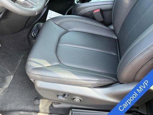 New 2026 Chrysler Pacifica Select image 12