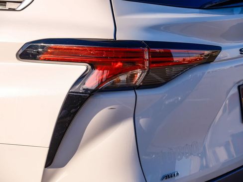 Certified 2021 Toyota Sienna LE AWD/4WD image 7