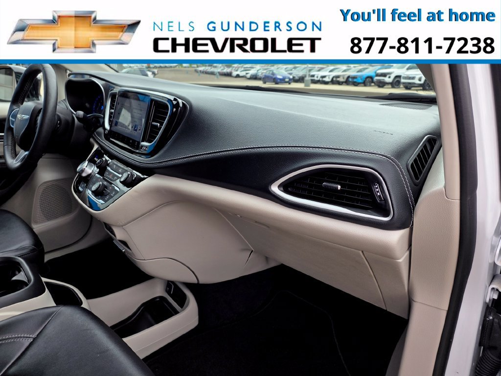 Used 2024 Chrysler Pacifica Touring-L FWD image 20