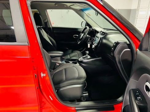 Used 2019 Kia Soul + FWD image 33