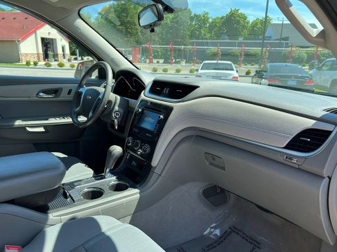 Used 2013 Chevrolet Traverse LT FWD image 17