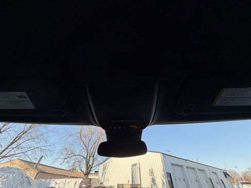 Used 2025 Buick Enclave Sport Touring image 21