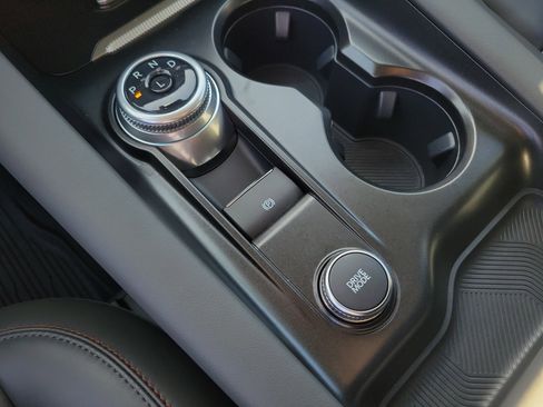 Used 2025 Ford Explorer Active w/ Active Comfort Package image 9