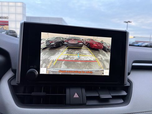 Used 2025 Toyota RAV4 XLE image 20