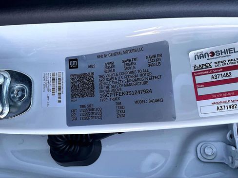 Used 2025 Chevrolet Colorado ZR2 w/ Technology Package image 34