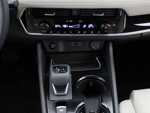 Certified 2025 Nissan Rogue SL w/ SL Premium Package image 38