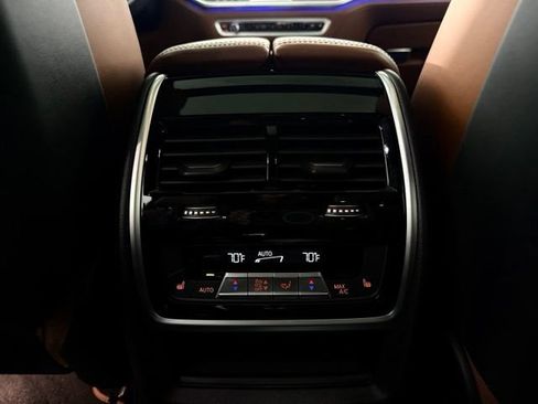 Used 2022 BMW ALPINA XB7 AWD/4WD image 35