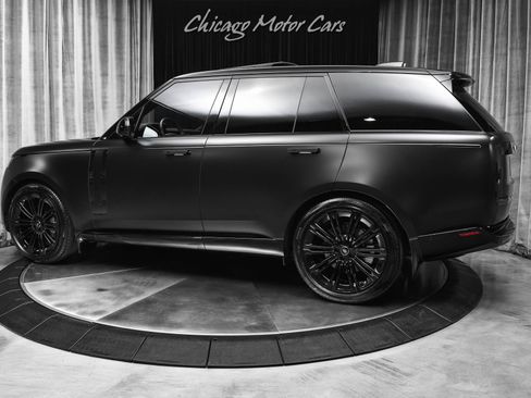 Used 2025 Land Rover Range Rover SE AWD/4WD image 3