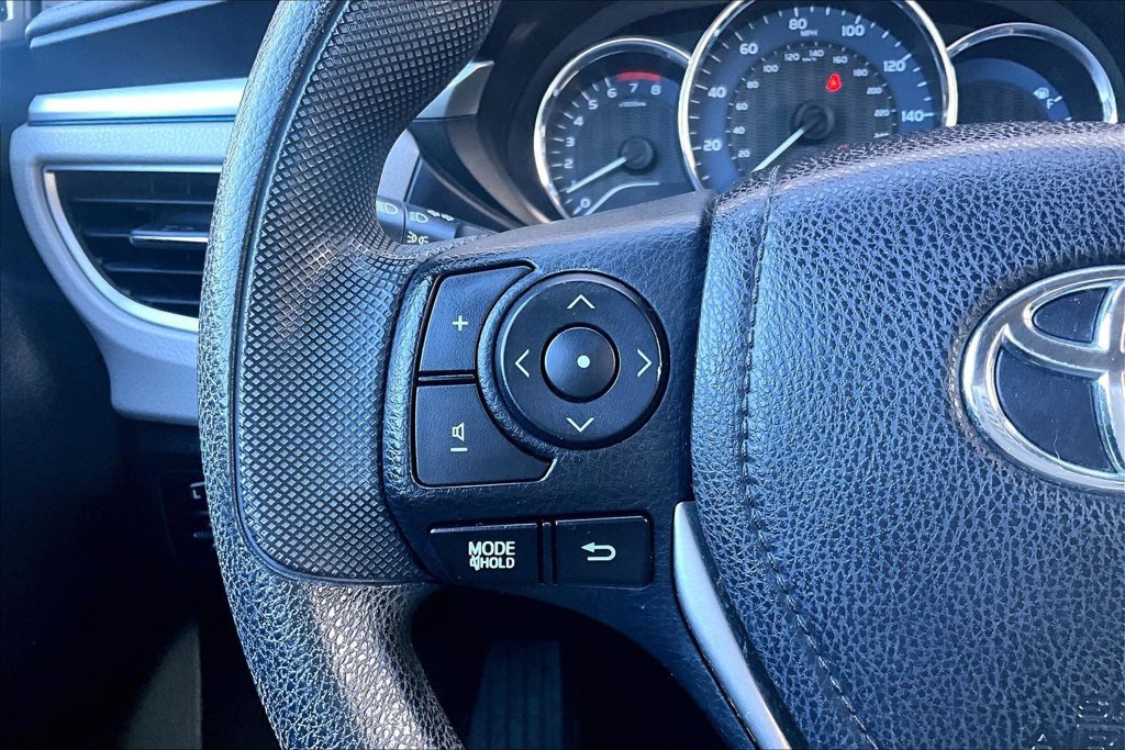 Used 2016 Toyota Corolla LE FWD image 18