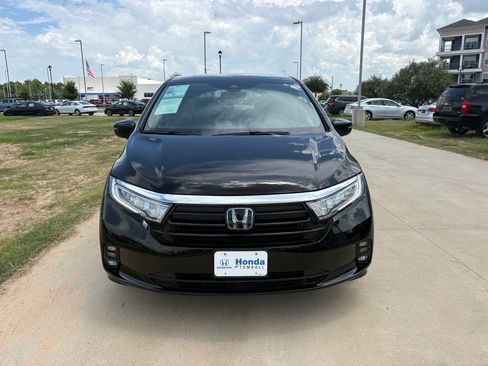 Used 2024 Honda Odyssey EX-L image 3