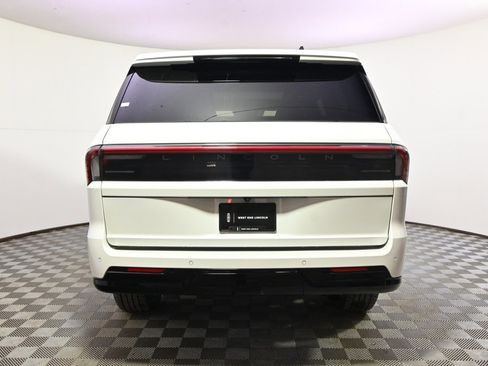 New 2025 Lincoln Navigator Reserve w/ Jet Appearance Package image 5