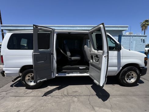 Used 2011 Ford E-150 and Econoline 150 Wagon w/ Interior Upgrade Pkg RWD image 17