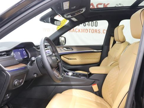 Used 2023 Jeep Grand Cherokee Summit AWD/4WD image 15