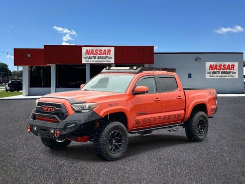 Used 2017 Toyota Tacoma SR5 w/ Tow Package AWD/4WD image 1
