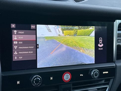 Certified 2025 Porsche Macan image 22