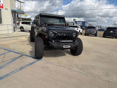 Used 2020 Jeep Gladiator Rubicon AWD/4WD image 4