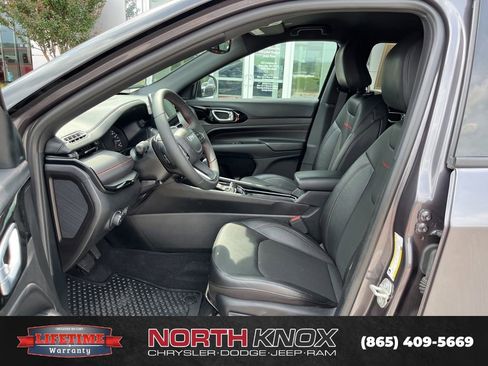 Used 2024 Jeep Compass Trailhawk AWD/4WD image 4