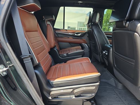 Used 2024 GMC Yukon Denali Ultimate AWD/4WD image 16