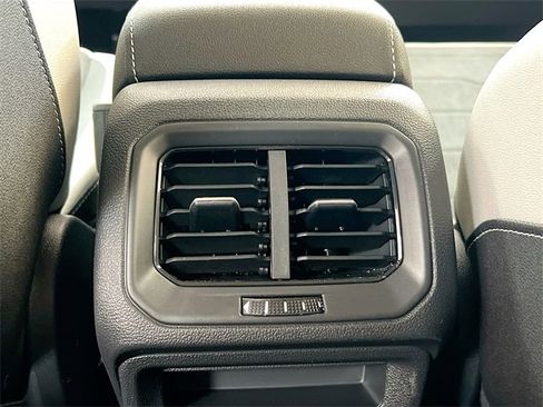 New 2025 Volkswagen Taos SE image 24