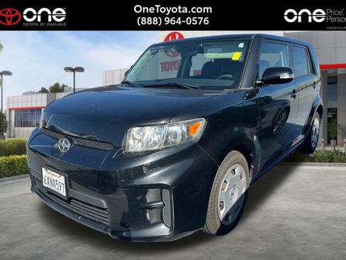 Used 2012 Scion xB FWD image 1