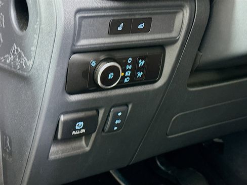 Used 2024 Ford Expedition Limited image 17