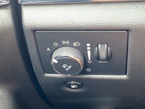 Used 2020 Jeep Grand Cherokee Limited AWD/4WD image 24