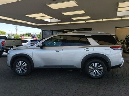 Used 2023 Nissan Pathfinder SL w/ Lighting Package (N92) AWD/4WD image 10