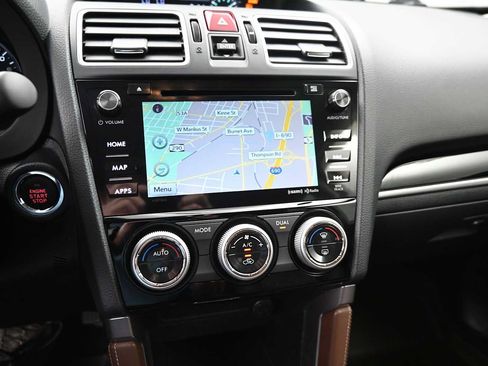 Used 2017 Subaru Forester 2.5i Touring AWD/4WD image 15