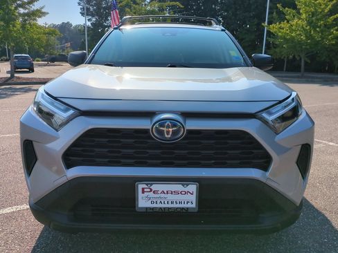 Used 2023 Toyota RAV4 LE AWD/4WD image 9