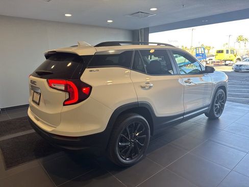 Used 2022 GMC Terrain SLE w/ Driver Convenience Package image 7