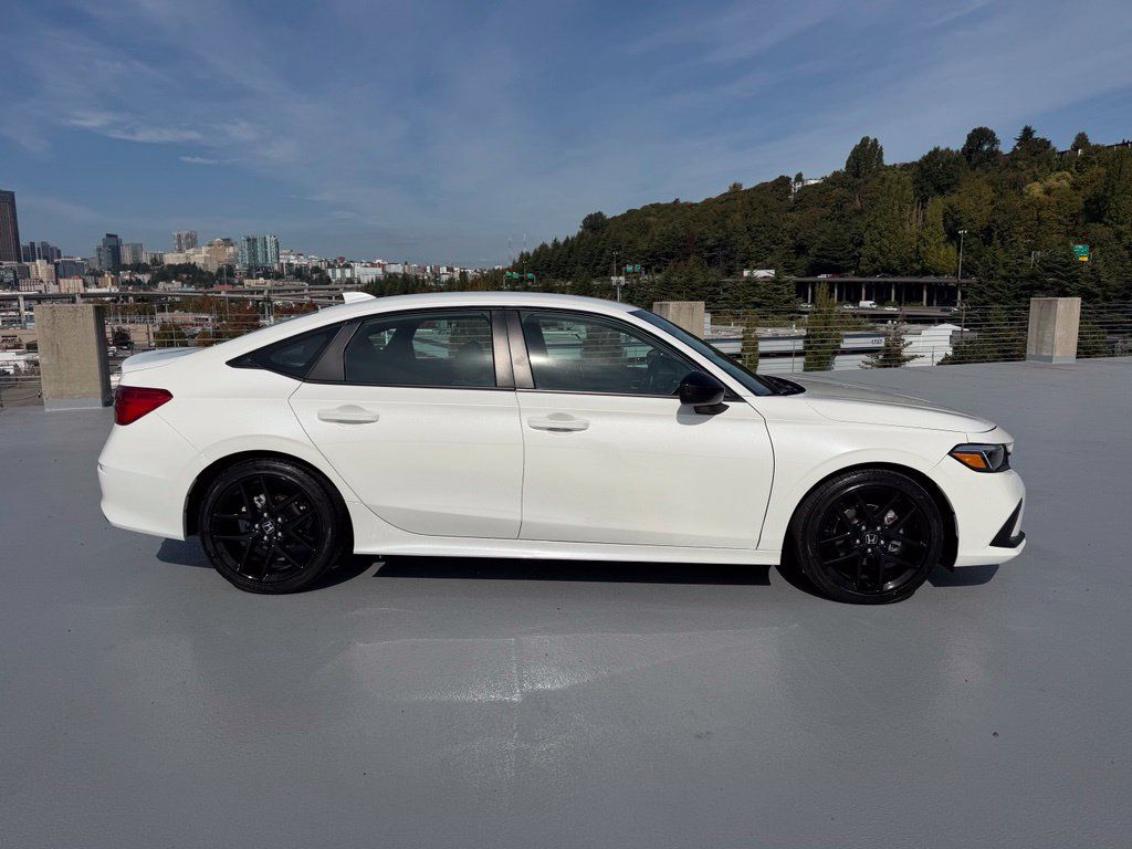 Used 2023 Honda Civic Sport image 2