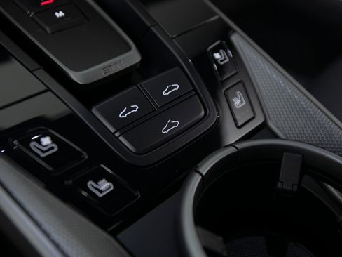 Certified 2024 Porsche 911 Carrera RWD image 30