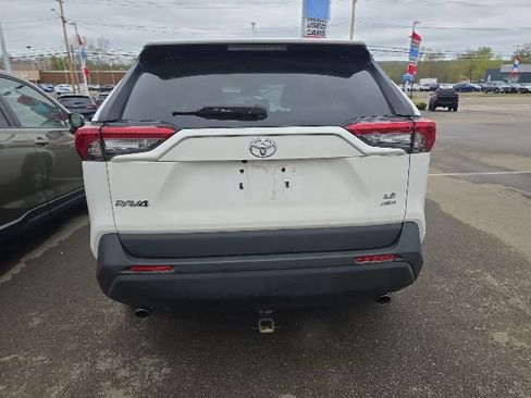 Used 2022 Toyota RAV4 LE AWD/4WD image 6
