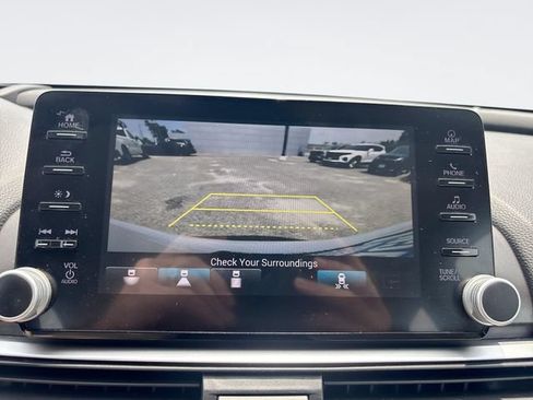 Used 2018 Honda Accord Touring image 17